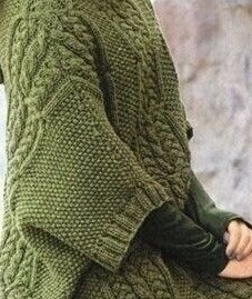 Оливковоe пончо с капюшоном