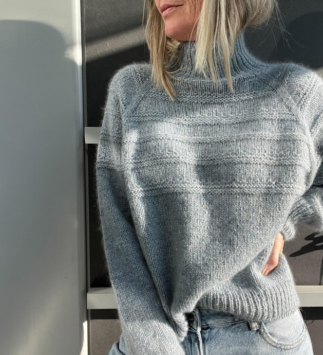Теплый свитер в стиле оверсайз
