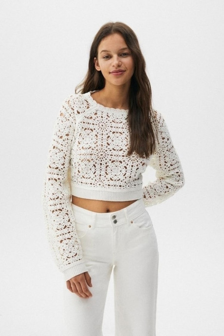 Белый ажурный джемпер крючком: легкость, ручная работа и летняя элегантность