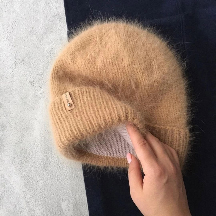 Тёплая двухслойная шапка из пуха норки и мериноса &mdash; роскошь и уют в одном аксессуаре