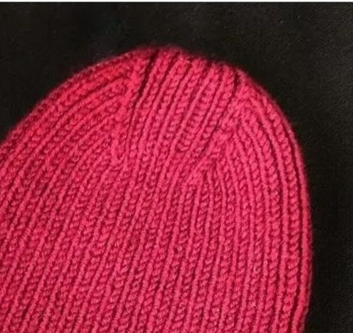 Шапка спицами: просто и уютно