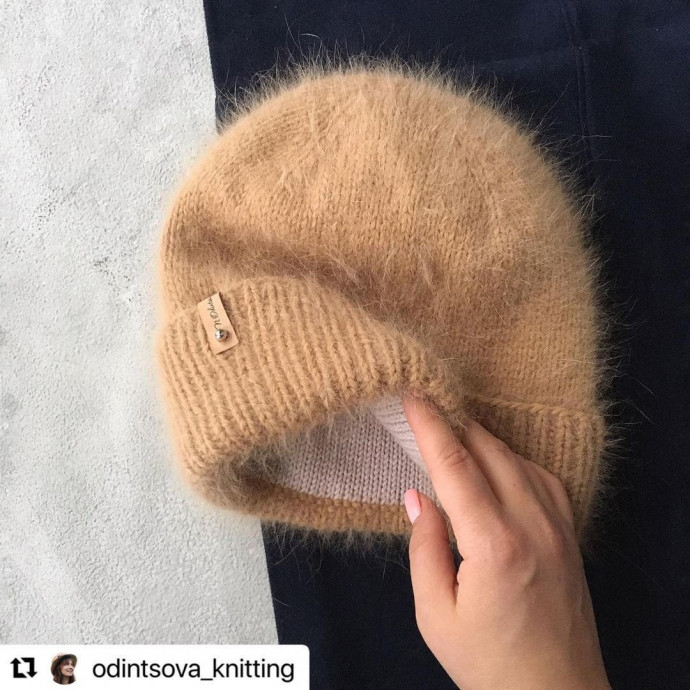 Шапка из пуха норки с подкладкой из мериноса.
