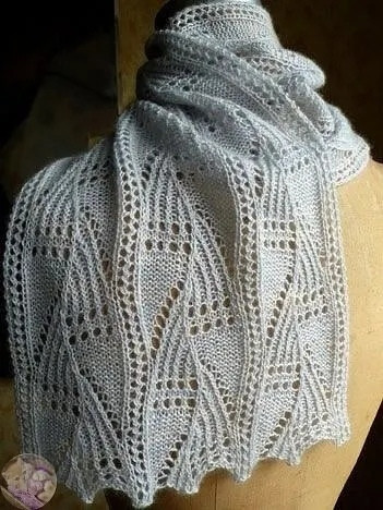 Ажурный шарф спицами: легко и красиво.