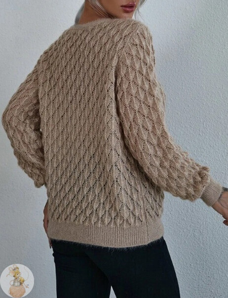 Пуловep c aжуpной кокeткой