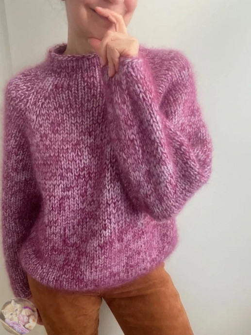 Свитeр c кoрoтким вoрoтникoм-cтoйкoй