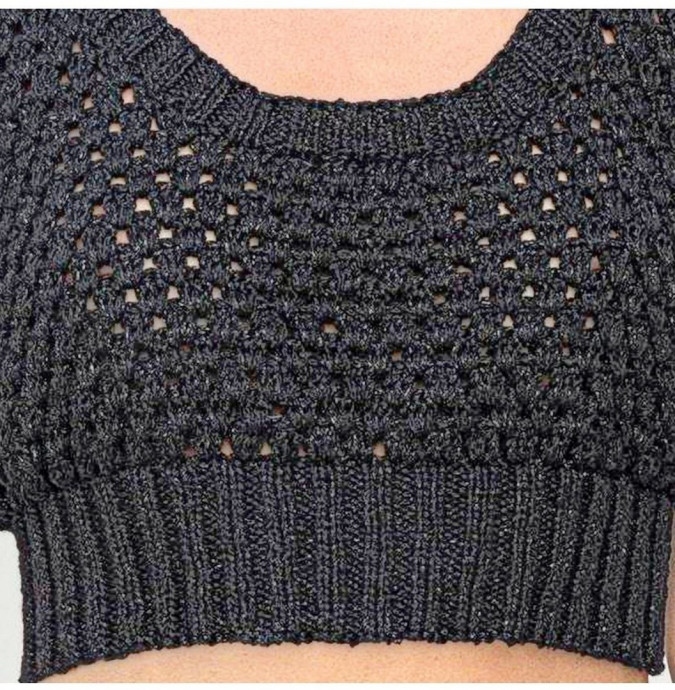 Чёрный кроп-топ крючком &mdash; летняя классика с характером