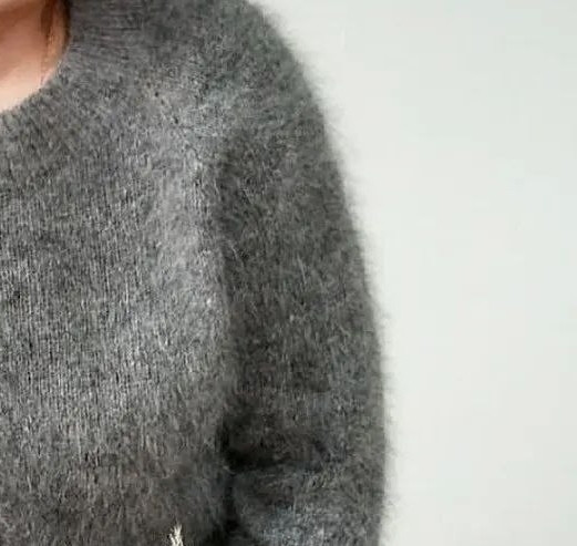 Серый джемпер из пуха норки