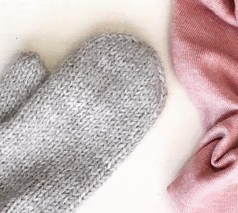 Ну вот и описание варежек на изящные ручки