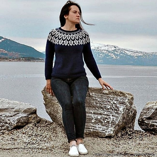 Джемпер "Листья" с круглой кокеткой и жаккардом