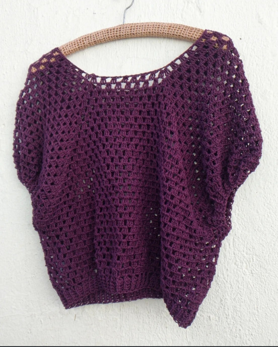 Летняя кофточка крючком — лёгкость в баклажанном цвете