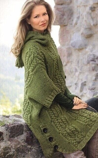 Оливковое пончо с капюшоном