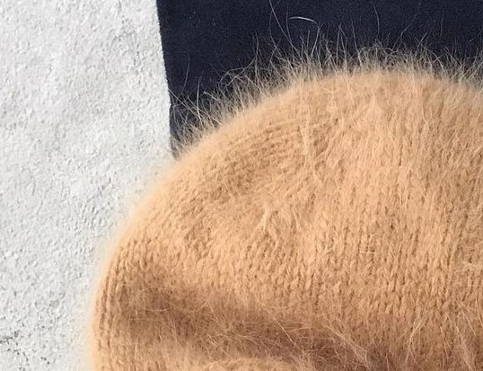 Шапка из пуха норки с подкладкой из мериноса.