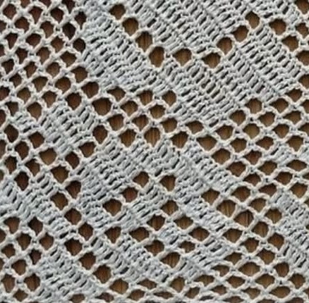 Ажурная косынка в филейной технике крючком &mdash; изысканный акцент для летнего образа