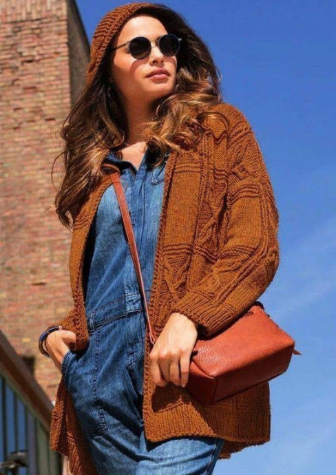 Коричневый жакет с капюшоном