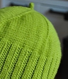 Шапка-шлем спицами