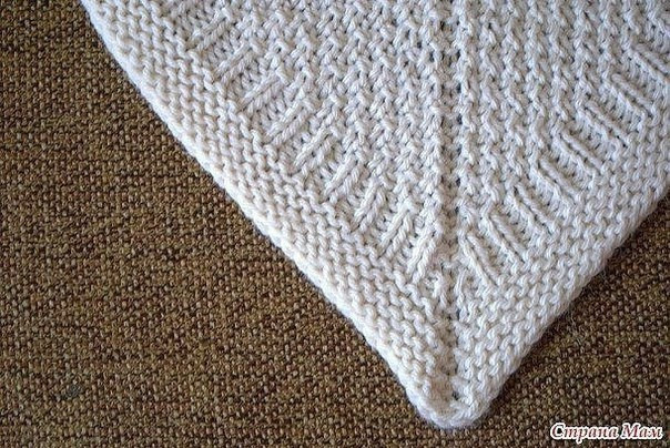 Белая шалль спицами