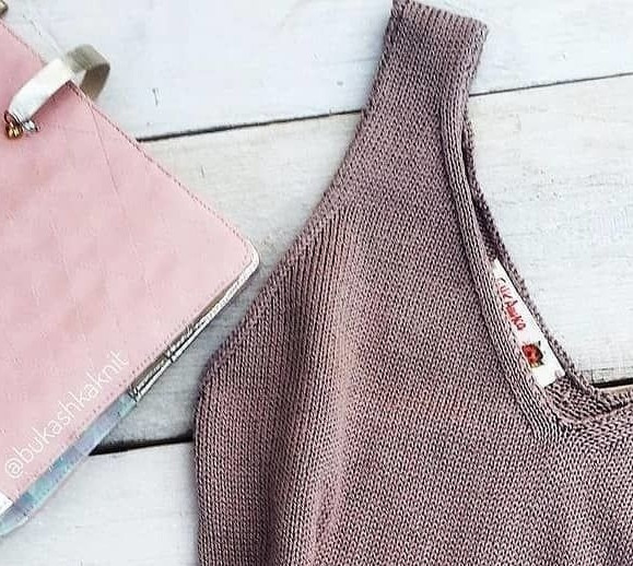 Базовая майка-топ спицами