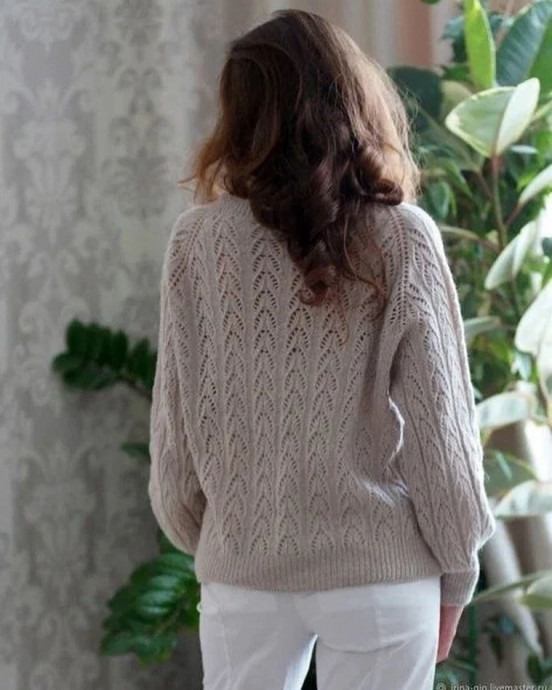 Уютный кардиган, связанный спицами