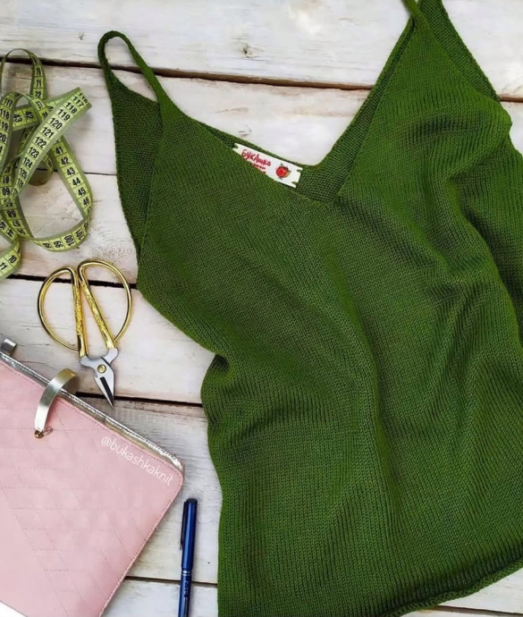 Базовая майка-топ на лето