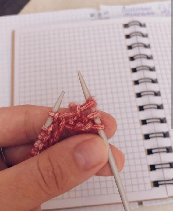 Нежные пинетки без швов, вяжем спицами