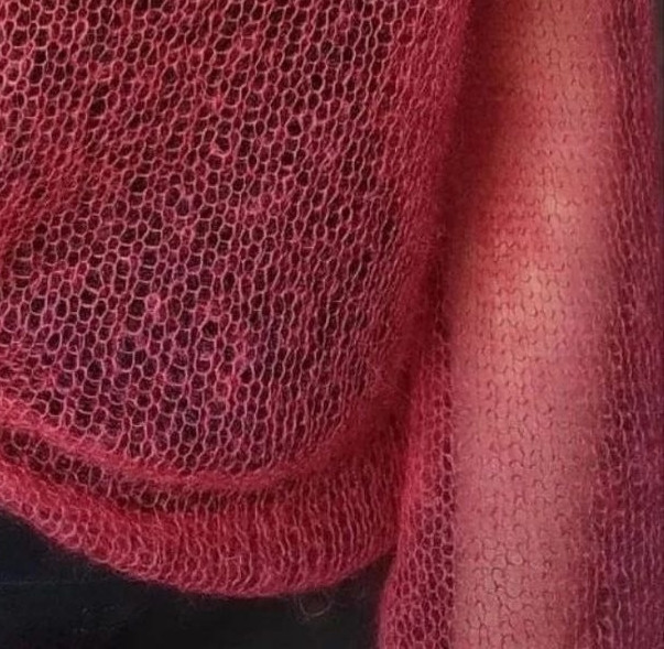 Красная паутинка спицами