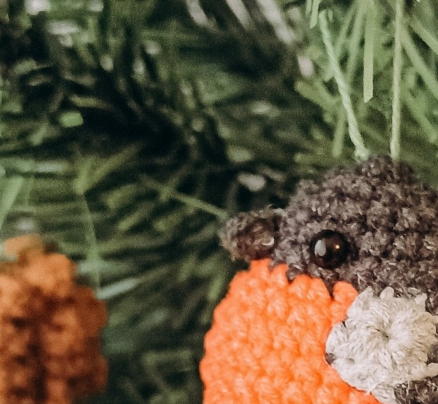 Снегирь крючком из YarnArt Jeans