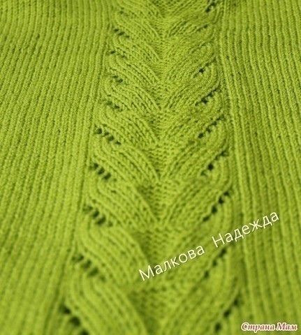 ​Зелёный пуловер, связанный спицами &mdash; глубина цвета и естественная элегантность