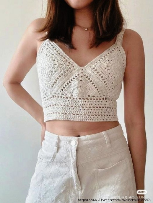 Белый кроп-топ крючком: лето в каждом стежке