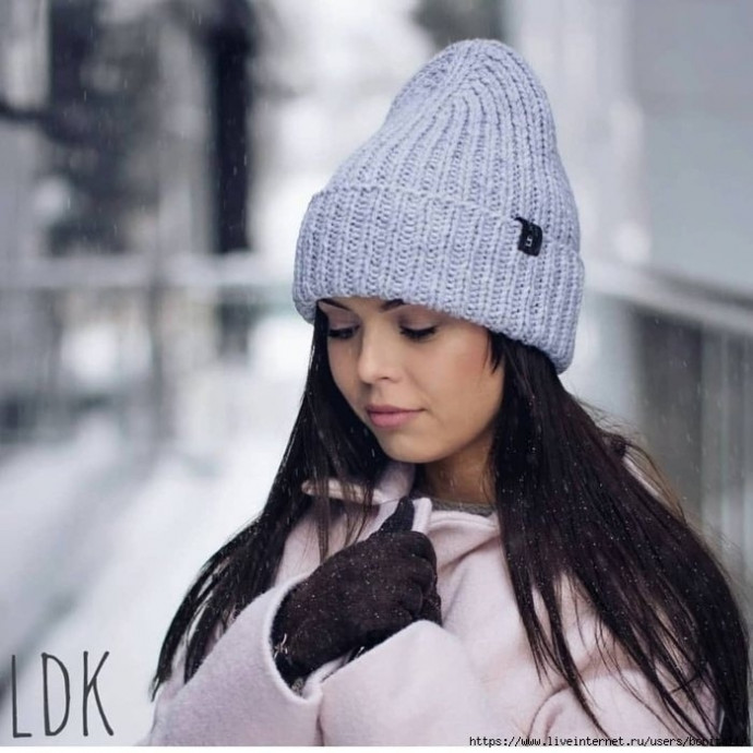 Шапочка на весну спицами