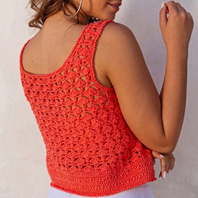 Яркий акцент: ажурный топ крючком
