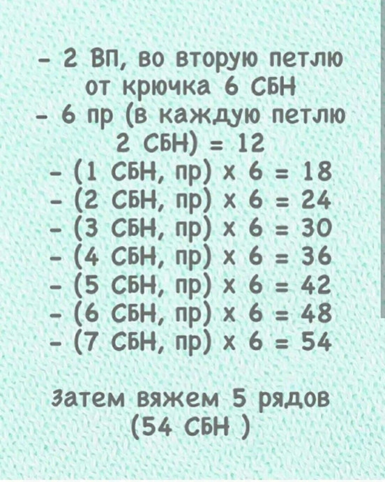Серая шапка-ушанка из плюшевой пряжи &mdash; уют и стиль в одном аксессуаре