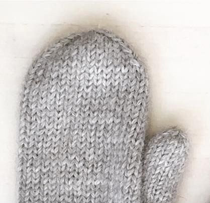 Ну вот и описание варежек на изящные ручки