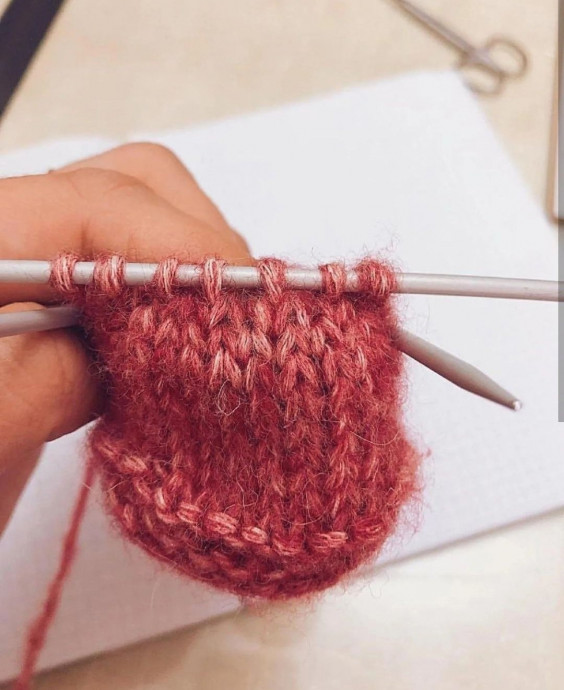 Нежные пинетки без швов, вяжем спицами