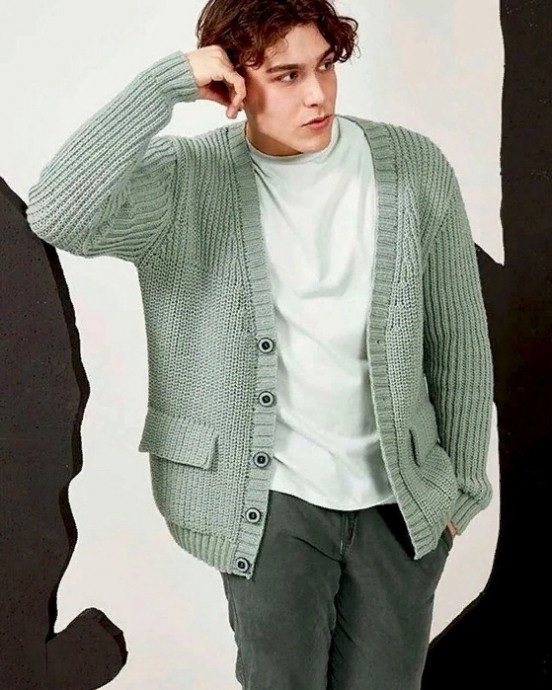 Мужской кардиган на пуговицах с V-образным вырезом