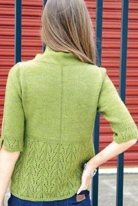 Вязаная кофточка с ажурным низом