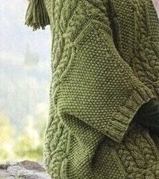 Оливковое пончо с капюшоном