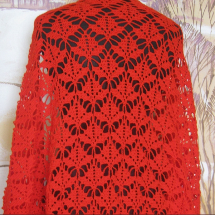 Красная шаль в технике филейного вязания