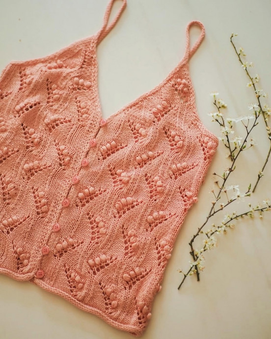 Персиковый топ, связанный спицами &mdash; нежность с летним настроением