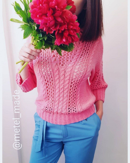 Нежный розовый джемпер спицами