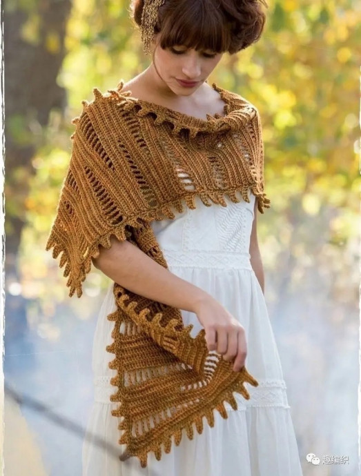 Горчичный палантин, связанный крючком