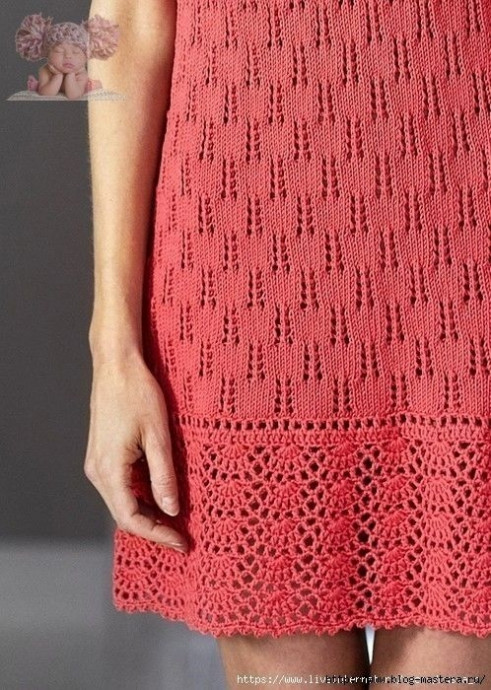 Стильное платье с комбинированным узором