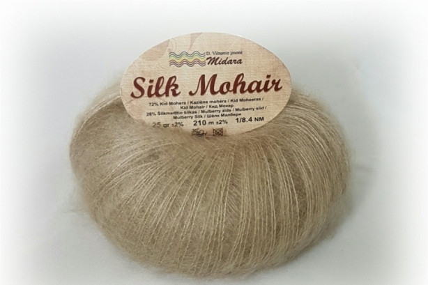 Нежная паутинка из тонкого бежевого мохера: лёгкость, которая создаёт образ