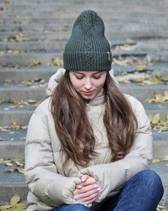 Вяжем шапку из мериносовой шерсти