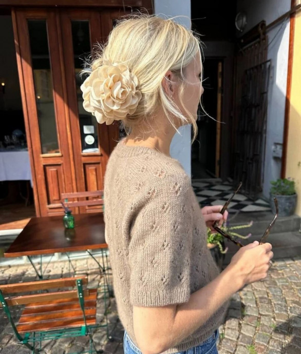 Летний женский топ, связанный спицами: идеальный аксессуар для стильного образа