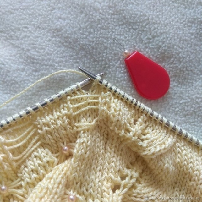 Ввязываем бусины в полотно