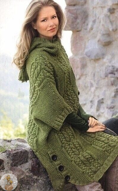 Оливковоe пончо с капюшоном