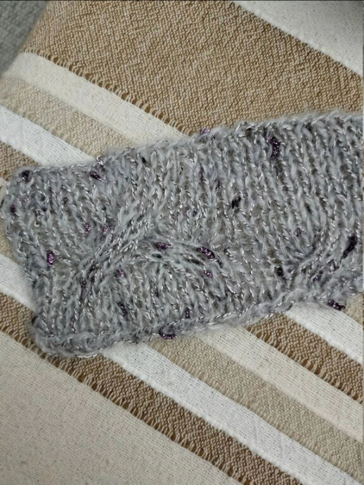 Серая безрукавка спицами