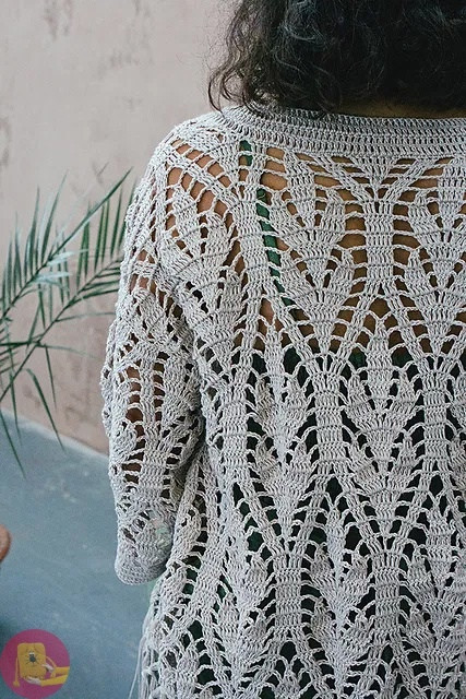 Ажурный кардиган крючком &mdash; лёгкость и женственность в одном изделии