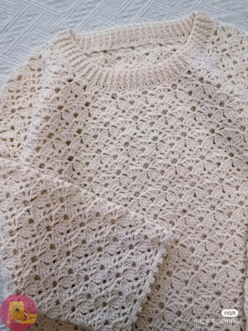 Светлый пуловер крючком &mdash; лёгкость, которая всегда в моде