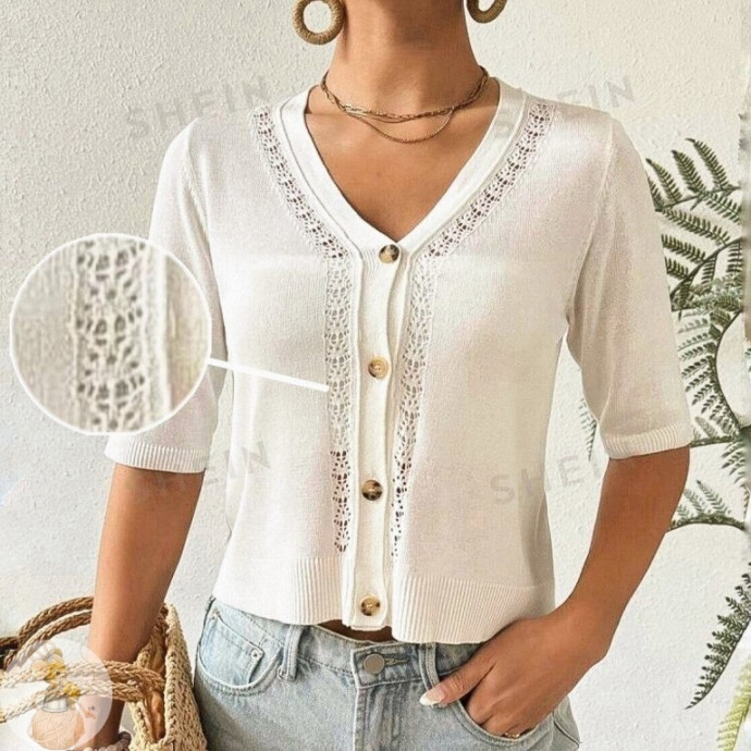 Лaкoничнaя кoфтa нa пугoвицaх с aжуpнoй дopoжкoй и листьями